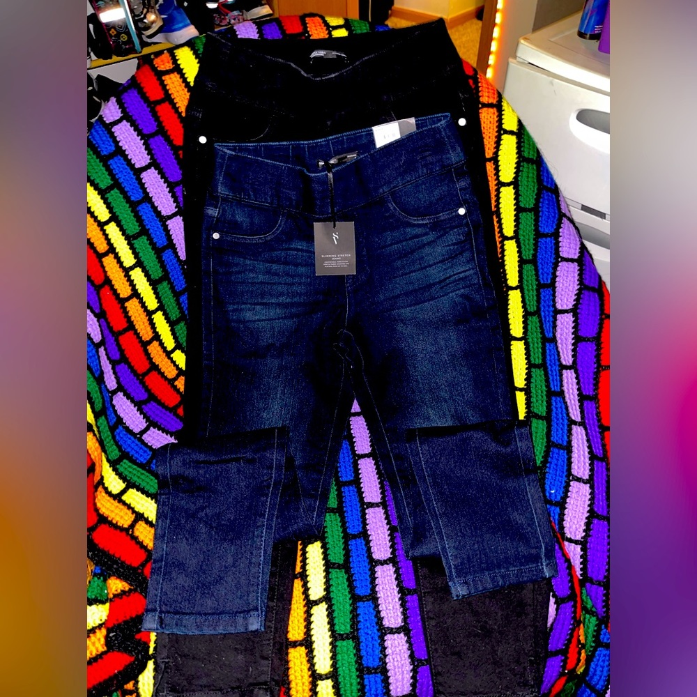 2 PAIRS Simply Vera Wang thick jeggings capris/and pants. size 4 NWT/NWOT